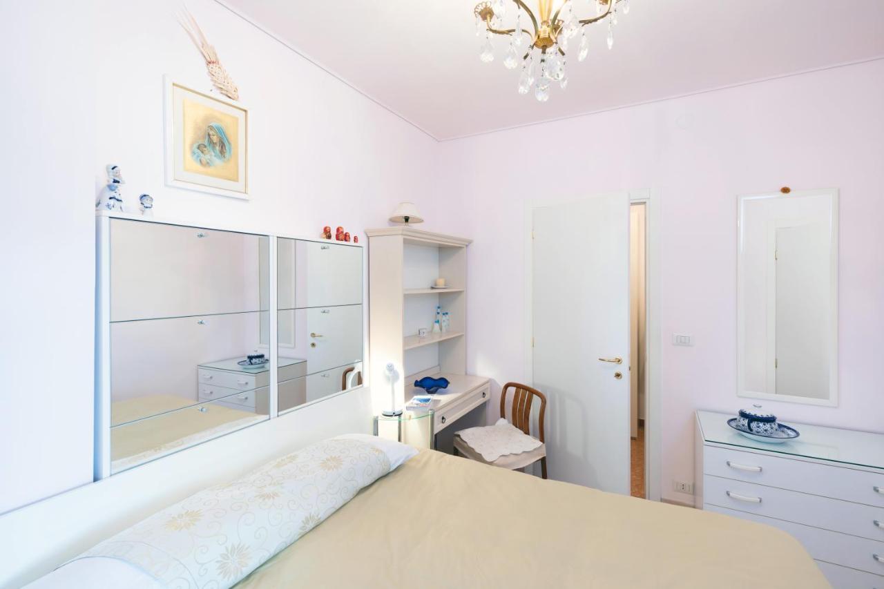110 - Casa Sole Vista Mare, In Centro 100 Metri Spiaggia Apartment Bordighera Bagian luar foto